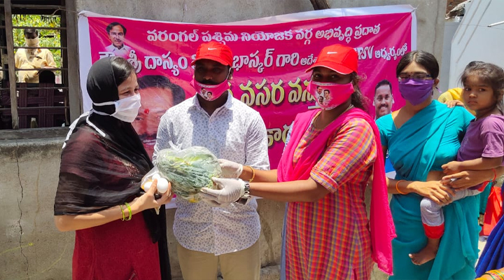 మానవత్వం చాటుకున్న మనోజ్ కుమార్ మానవత్వం చాటుకున్న మనోజ్ కుమార్- news10.app