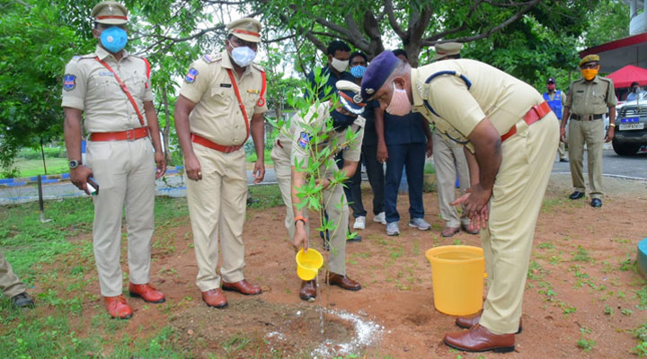 పర్వతగిరి పోలీస్ స్టేషన్ ను సందర్శించిన పోలీస్ కమిషనర్- news10.app