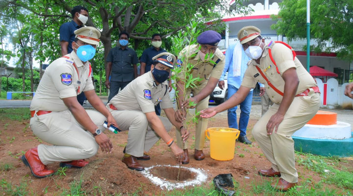 పర్వతగిరి పోలీస్ స్టేషన్ ను సందర్శించిన పోలీస్ కమిషనర్- news10.app