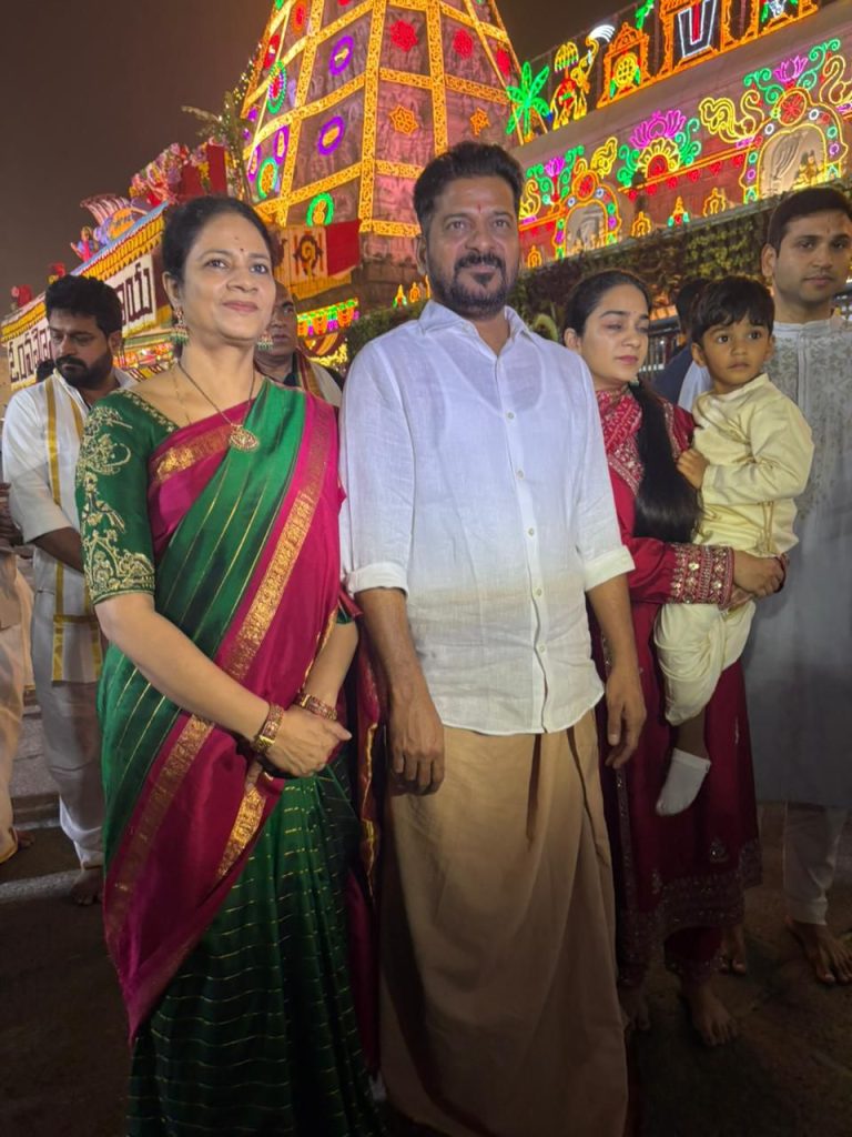 శ్రీవారిని దర్శించుకున్న సీఎం దంపతులు శ్రీవారిని దర్శించుకున్న సీఎం దంపతులు- news10.app