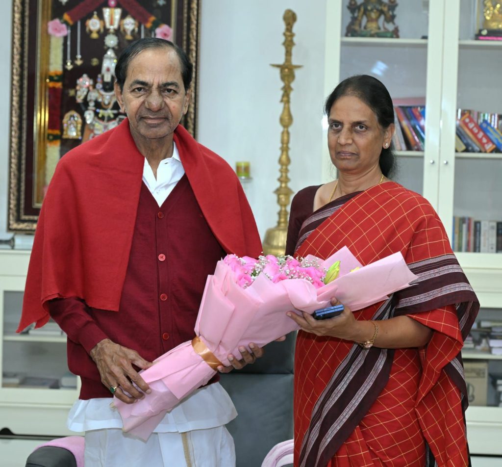 కేసీఆర్ ను కలిసిన హరీష్ రావు కేసీఆర్ ను కలిసిన హరీష్ రావు- news10.app