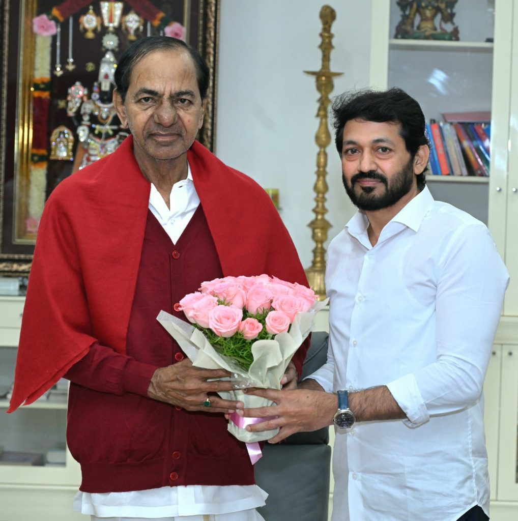 కేసీఆర్ ను కలిసిన హరీష్ రావు కేసీఆర్ ను కలిసిన హరీష్ రావు- news10.app