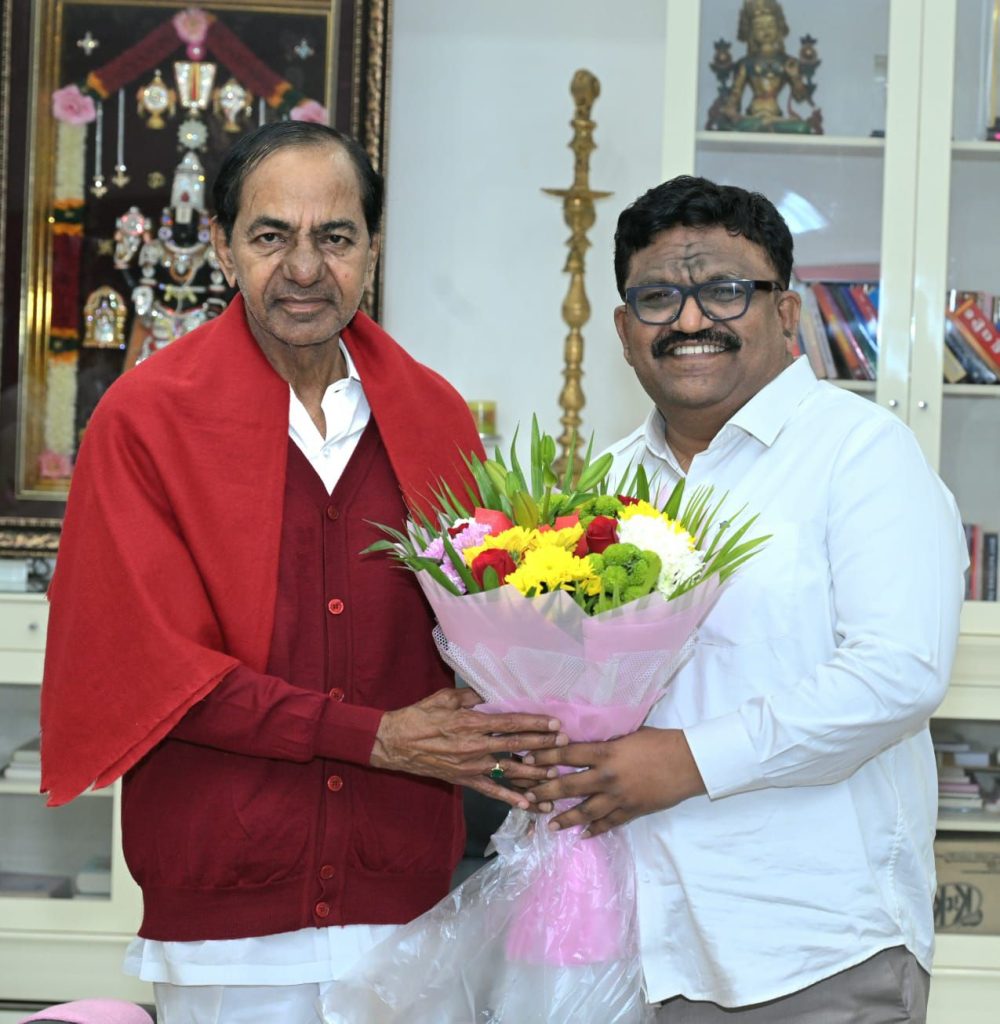 కేసీఆర్ ను కలిసిన హరీష్ రావు కేసీఆర్ ను కలిసిన హరీష్ రావు- news10.app