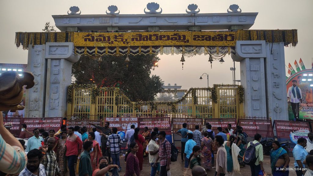 అమ్మ గేటుకు అడ్డుగా కంచెలా...? అమ్మ గేటుకు అడ్డుగా కంచెలా...?- news10.app