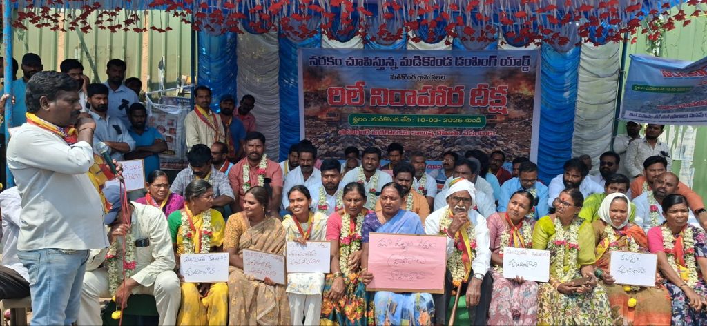 మడికొండ లో టెన్షన్... ఒంటిపై డీజిల్ పోసుకున్న యువకుడు మడికొండ లో టెన్షన్... ఒంటిపై డీజిల్ పోసుకున్న యువకుడు- news10.app