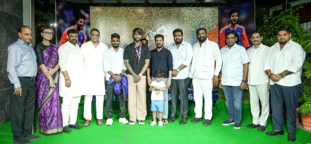 సీఎం రేవంత్ తో క్రికెటర్ తిలక్ వర్మ- news10.app