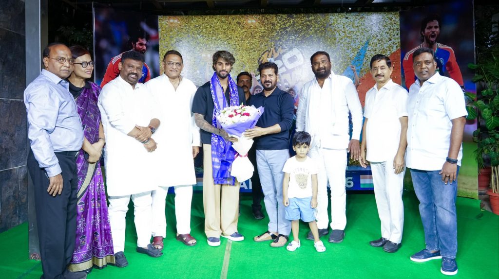 సీఎం రేవంత్ తో క్రికెటర్ తిలక్ వర్మ- news10.app