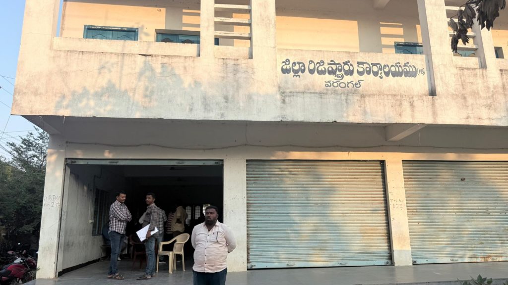 రూ. 42 లక్షల డిజిటల్ లంచాల గుట్టు రట్టు! రూ. 42 లక్షల డిజిటల్ లంచాల గుట్టు రట్టు!- news10.app