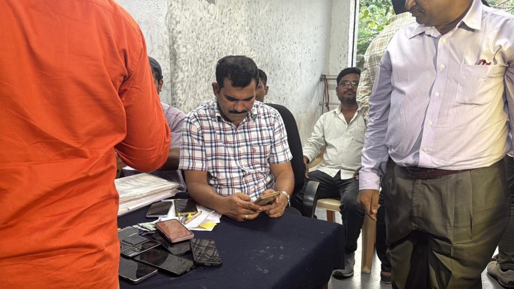 రూ. 42 లక్షల డిజిటల్ లంచాల గుట్టు రట్టు! రూ. 42 లక్షల డిజిటల్ లంచాల గుట్టు రట్టు!- news10.app