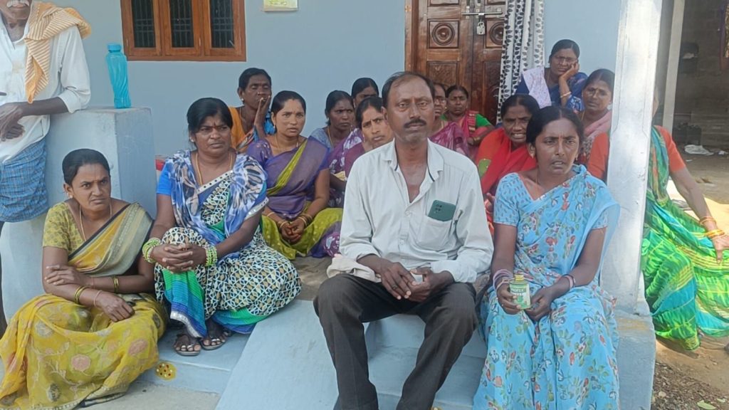 అదనపు కట్నం ఇవ్వటం లేదని పెళ్ళికొడుకు పరారి అదనపు కట్నం ఇవ్వటం లేదని పెళ్ళికొడుకు పరారి- news10.app