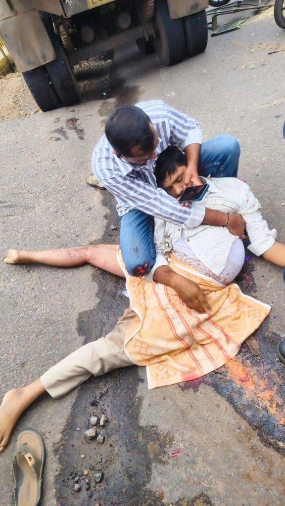 బొగ్గు లారీ ఢీకొని రవాణా శాఖ అధికారి మృతి... బొగ్గు లారీ ఢీకొని రవాణా శాఖ అధికారి మృతి...- news10.app